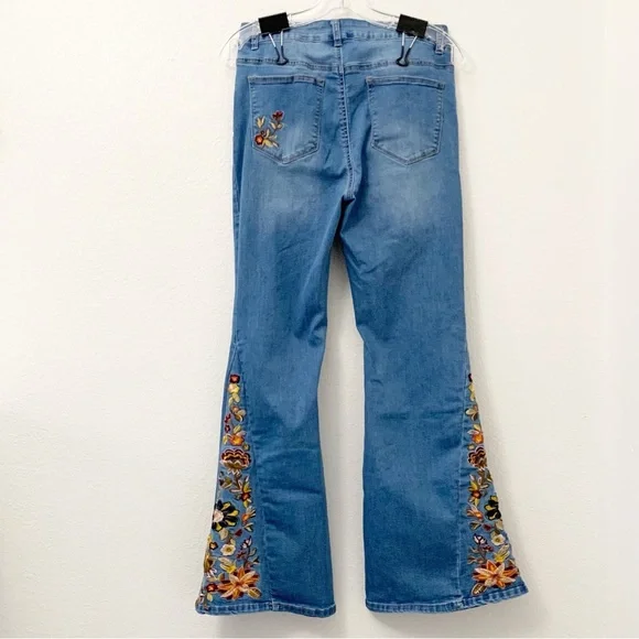 Telepatia Bell Bottom Floral Embroidered Jeans ~ 11 - Picture 5 of 10